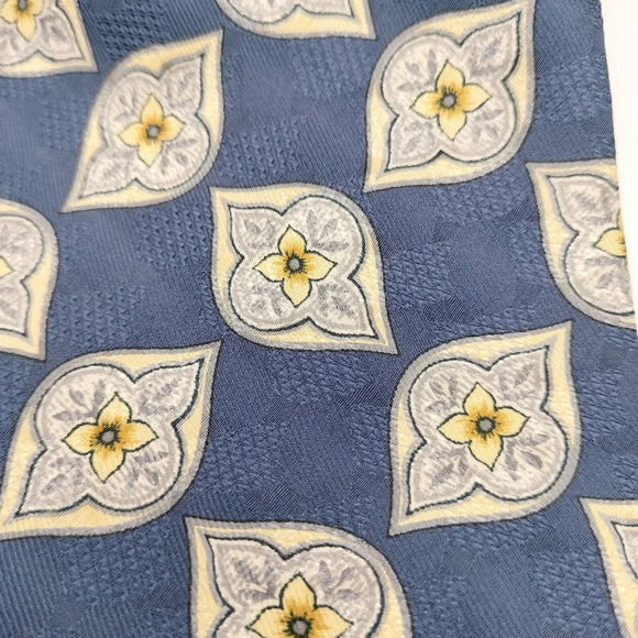 Robert Talbott Men's Tie Silk Floral Geometric Pattern Hand Sewn Blue Off White - Picture 2 of 8